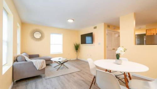 Gorgeous Waterfront 2 Bedroom 1 Bath Modern Home. - Foto 3