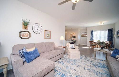 Main Floor Cozy 2 Bedroom Condo in Bettendorf - Photo 1