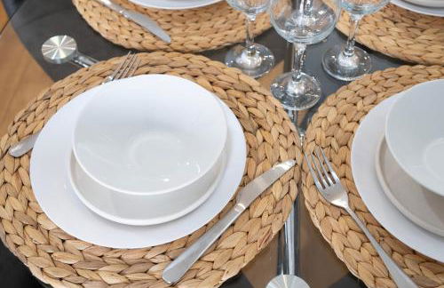 1BR River View - Parking - Sleeps 4 - Foto 13