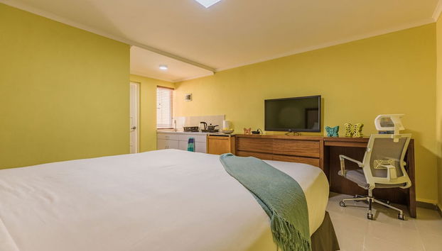 King Size Bed Studio w Pool Close to Beaches - Foto 3, Habitación