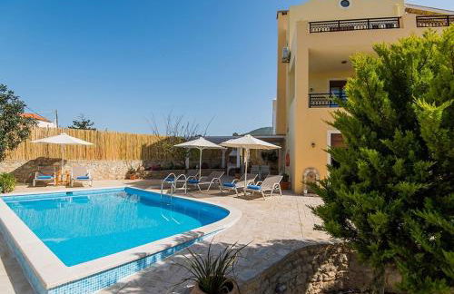 Νikolaos Villa with Private Pool, Playground & BBQ - Foto 13