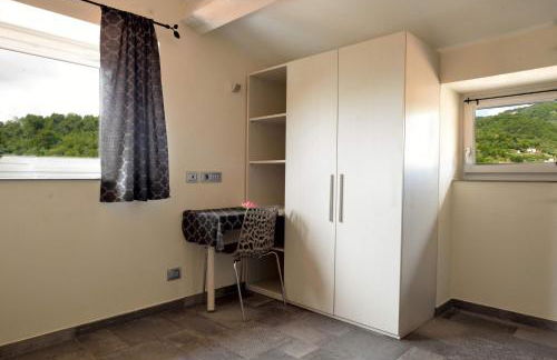 casa con mini piscina, giardino e area giochi per bambini - Foto 22