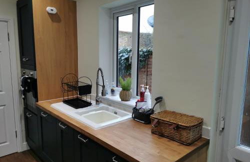 Family Friendly I Pets Welcome I Short Walk to Railway Station I 10min Drive to Safari Park - Foto 19