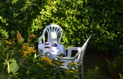 The Flowers' House - Photo 35