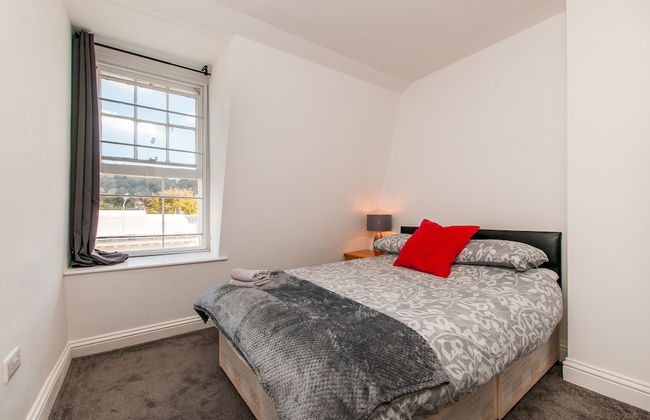 2 Bed Flat in Pedestrianized High Street - Foto 6