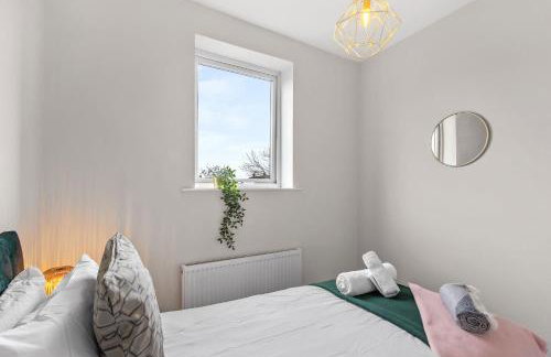 Whitehill - 3-Bed Home from Home, Sleeps 7, Great for Groups & Workers, FREE Parking & Netflix - Hosted by Stay Host Save - Photo 20