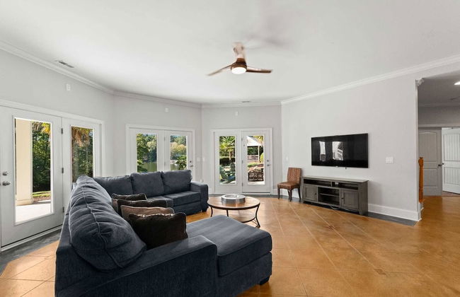 Lakefront 6bdr, Priv Dock, Game Room, Firepit Jake's Lake House by Avantstay - Foto 39