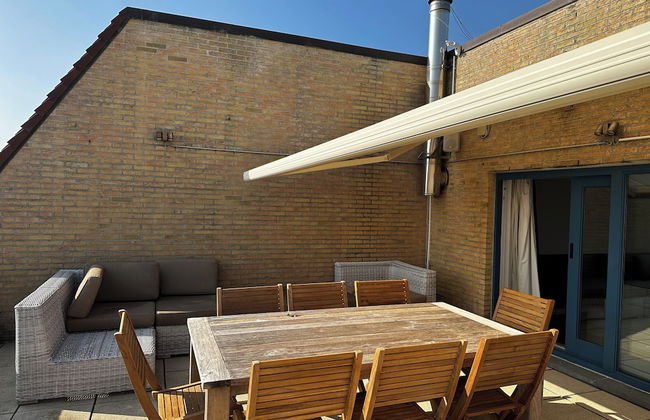 Spacious Seaside Apartment - Photo 19