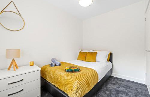 Walsall - 4 Bedroom House, Wi-Fi, Garden , Sleeps 8 - JRR Stays - Foto 8