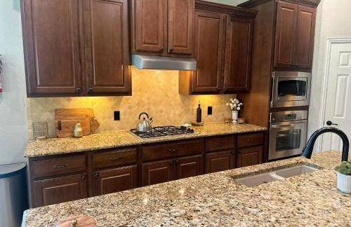 Cozy 4bdrm 3bath Home in The Woodlands - Photo 14