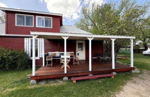 Charming Montana Bungalow with Madison River Views, Steps from Main Street in Ennis, MT - Foto 18
