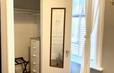 Walk to Wrigley 3BR1BA Sleeps 8 Free Parking - Foto 12