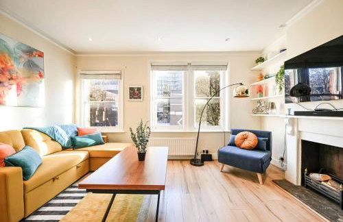 Modern 2BR Apartment for Contractors, Balcony & Fast Wi-Fi, W6 - Foto 39