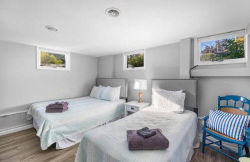 Waterfront retreat w/ wraparound deck & BBQ - Foto 46