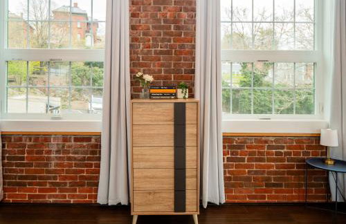 Jennifer's Historic Riverfront Loft City Views - Foto 23