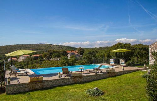 Elegant 4-Bedroom Villa with Private Pool and Amazing Sea Views - Photo 5