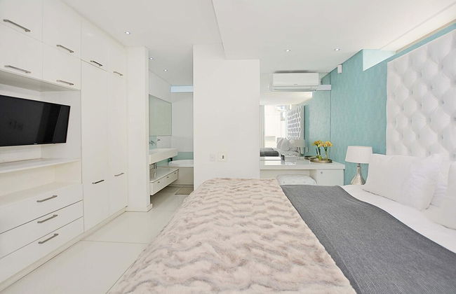 Villa Bleu Blanc in Camps Bay With Pool and Views - Foto 17