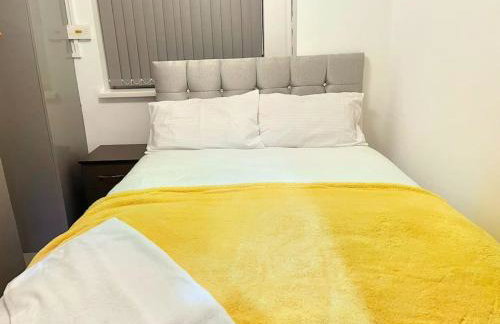 Lovely 3 Bed Ground Floor Apartment Near QE Hospital Harborne Birmingham New - Photo 22