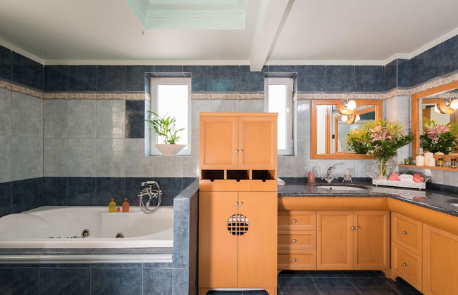 Steps to the Beach Spacious Home-Parking - Foto 39