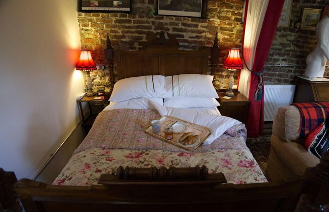 a Quirky Garden Building in an Orchard - Photo 2