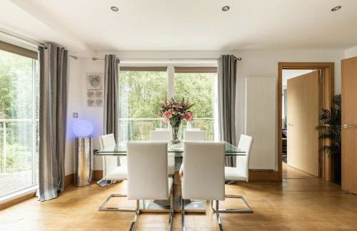 Modern contemporary home in beautiful setting - Foto 13