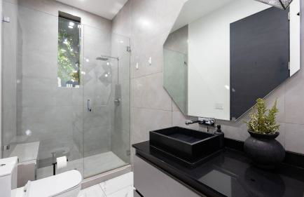 Private LA Retreat w Pool Hot Tub Fire Pit Near Melrose Ave The Martel House by AvantStay - Foto 39