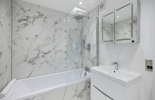 The Shepherd s Bush Wonder - Trendy 4bdr Home With Garden Terrace - Photo 8