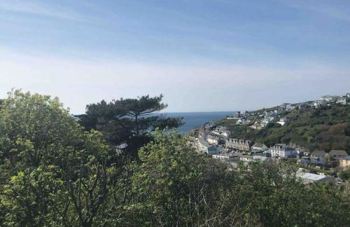 Cliffside 3 Bedroom House with Sea Views - Photo 13