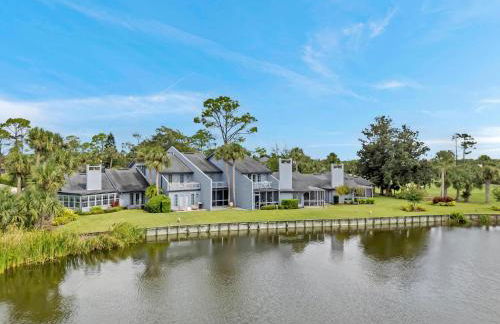 Beachy Vibes - 2BR w lake views & screened sunroom - Foto 49