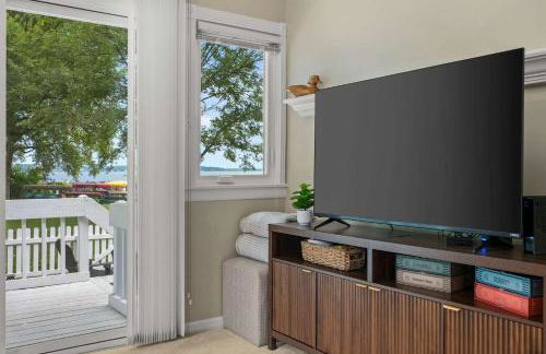 3 BR 2BA Lakefront Home - Dog Friendly - 30 Day - Foto 13