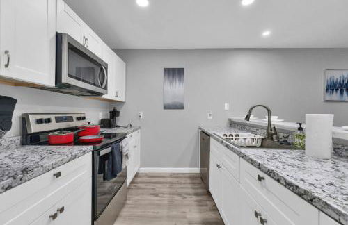 Bright 1BR Condo close to Food and Entertainment - Foto 9