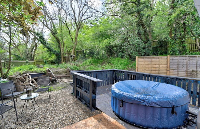 Cozy Guest Lodge With a Large Secluded Garden - Photo 18