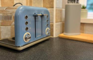 CWTCH COTTAGE Llantrisant 2 bed home - sleeps 4 - Foto 13