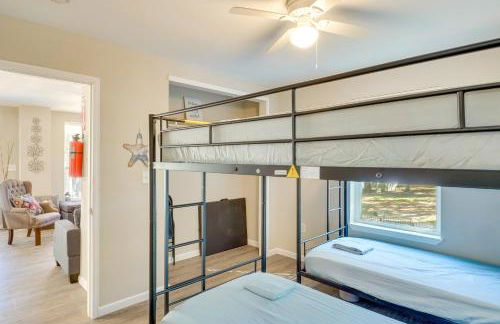 Hemphill Vacation Rental with Pool, Walk to Lake! - Foto 17