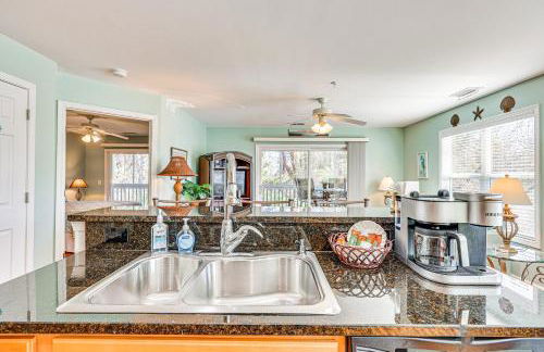 Marina and Beach Club Access Condo in Southport - Foto 12