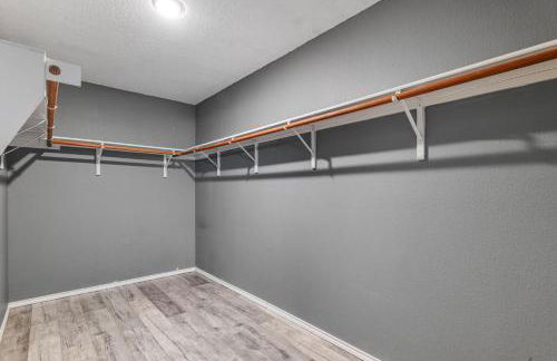 Retreat close to Lewisville Lake with pool, pet ok - Photo 42