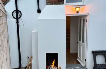 Corner House- hot tub and outdoor fireplace - Foto 43