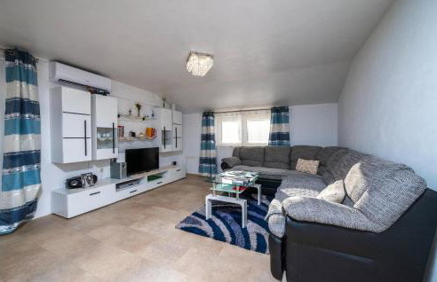 Amazing Apartment In Krsan With Wifi - Photo 4