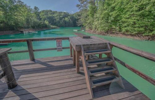 Smoke Rise Lodge · Lake Front, Luxury Cabin, Hot Tub, - Photo 74