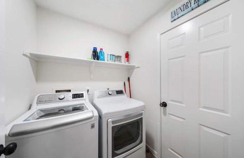 IAH Place: 4 bed, patio-sleeps 8+ - Foto 20