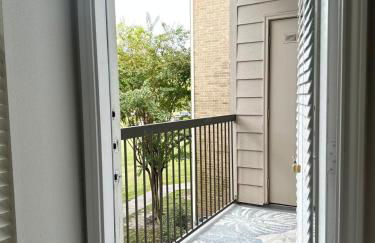 Comfortable 2BR Getaway Close to The Woodlands - Foto 27