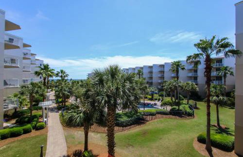 Gorgeous Overlooks The Courtyard in Classic Coastal Style Waterscape C400 - Foto 36