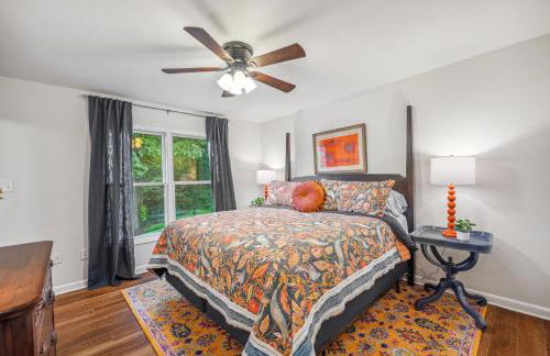 Trailblazer Lodge - Upscale, hot tub, trail, game room, wifi, fire pit, bar, pool table, king bed, view, pet friendly - Photo 33