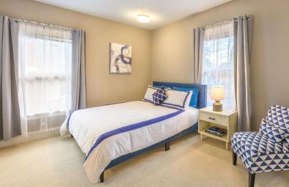 Upgraded Home with 5 BR 4 Bath 4 FREE gated parking space, Family,EV,RV friendly - Foto 26