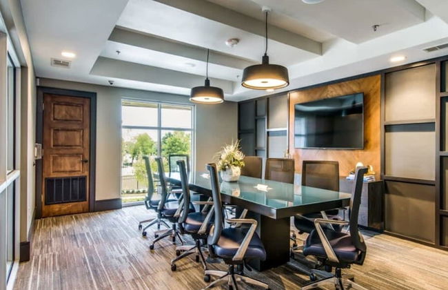 Cozy 1BR King Suite Close to Downtown w Fast Wifi - Foto 17