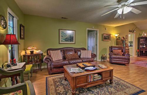 Waterfront Midway Home with Sunroom and Large Yard - Foto 7