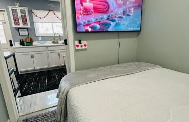 Fancy Studio Private Entrance - Photo 6