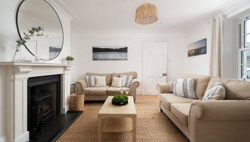 Falcon Terrace - Photo 2