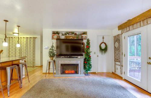 Hot Tub and Fireplace Peaceful Anderson Island Home - Foto 3