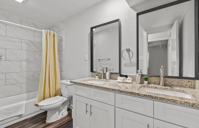 Modern 2BR Near UT Hyde Park Evonify - Foto 21